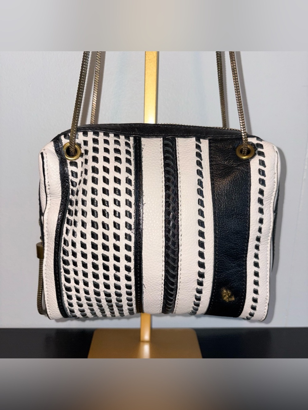 Elliott Lucca Leather Convertible Crossbody Shoulder Bag Cream Black Chain Zip